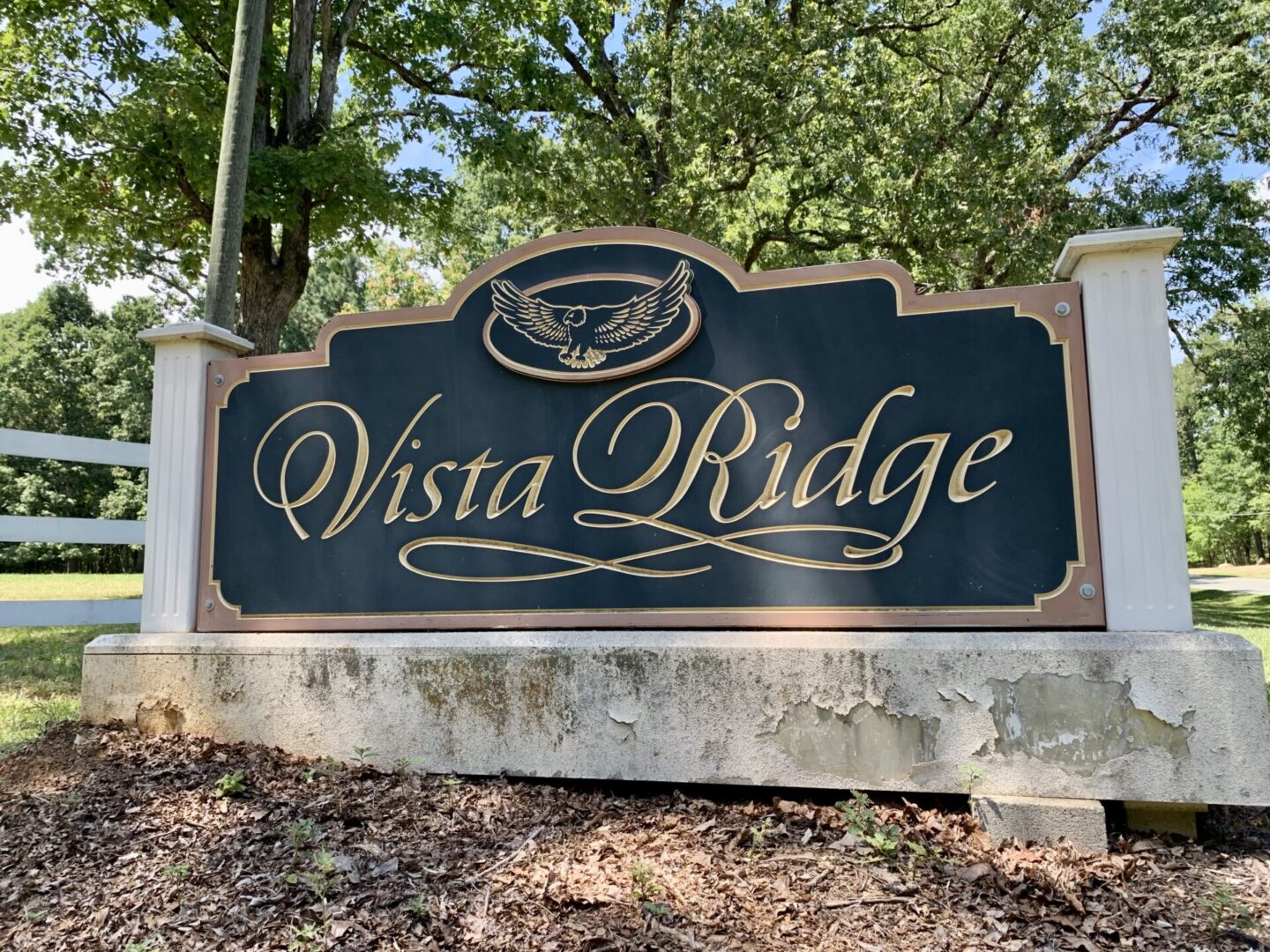 Unique Design Sign on Vista Ridge