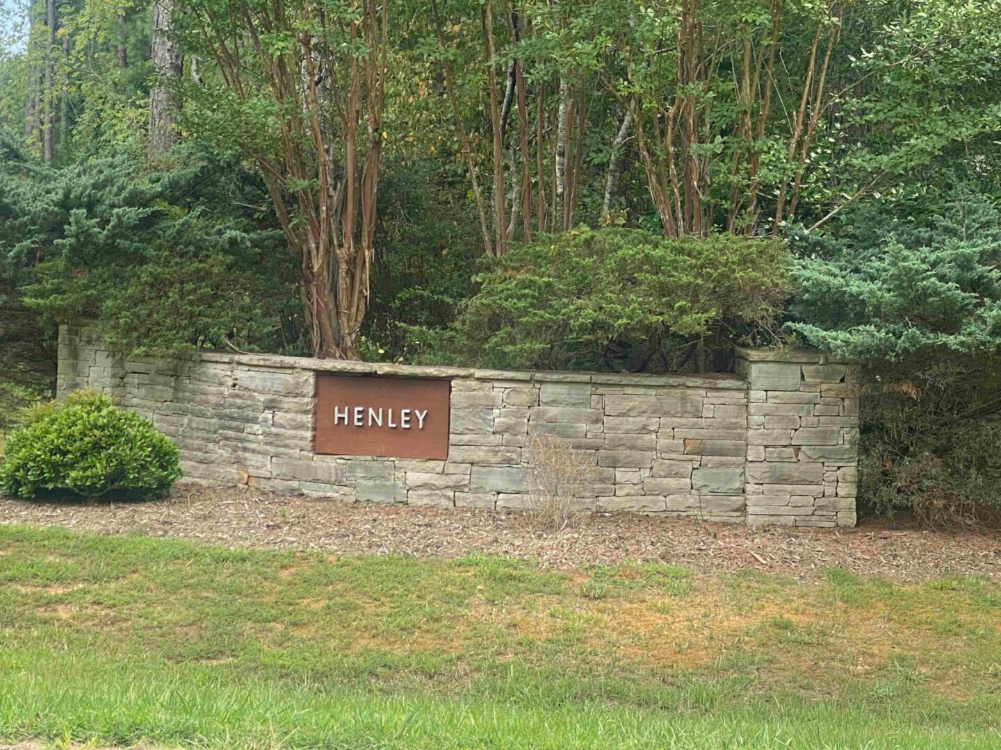 Unique Design Sign on Henleys Mill